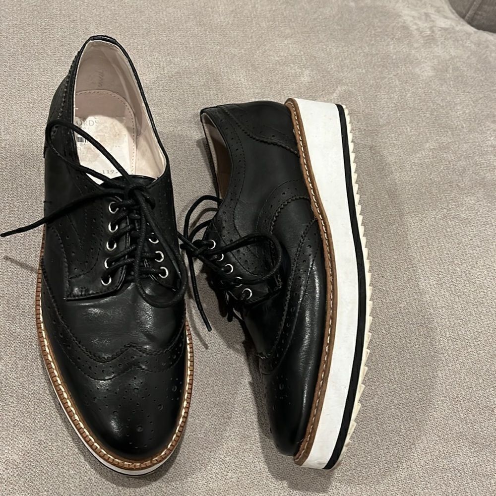 Shellys London leather black & white  wingtips 1.5” wedge loafers